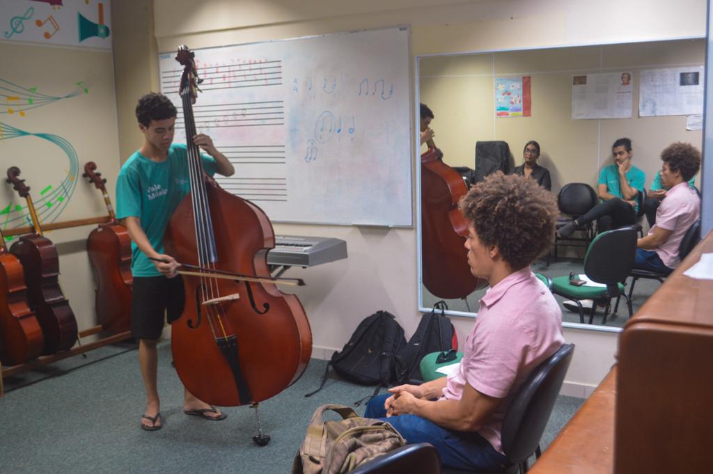 Músicos da Orquestra Sinfônica Brasileira dão aulas a jovens estudantes do Projeto Vale Música Espírito Santo