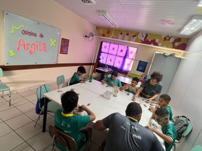 Educandos participam de oficina na Semana de Atividades Diversas, na Estacao Conhecimento Serra..jpg 01