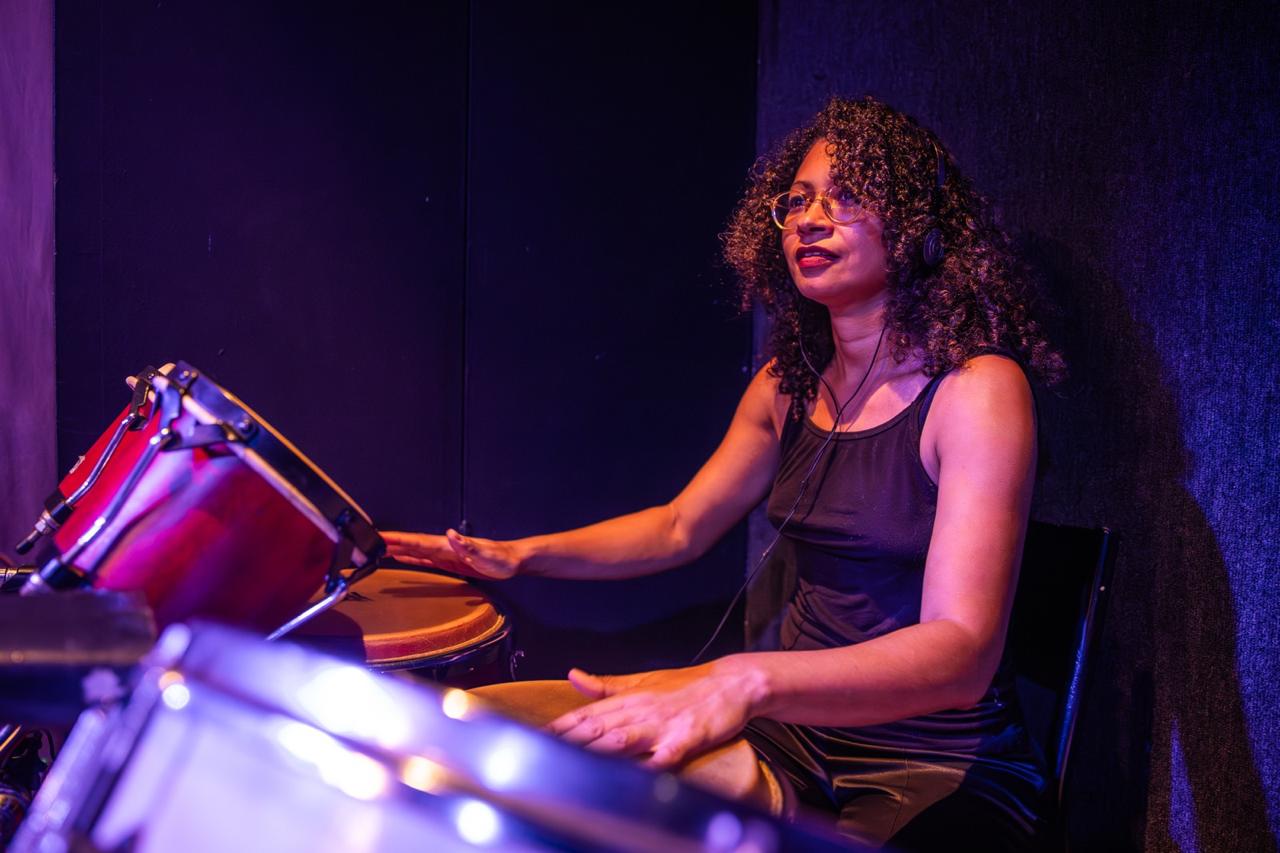 Professora de percussão sinfônica realiza oficina para alunos do Vale Música