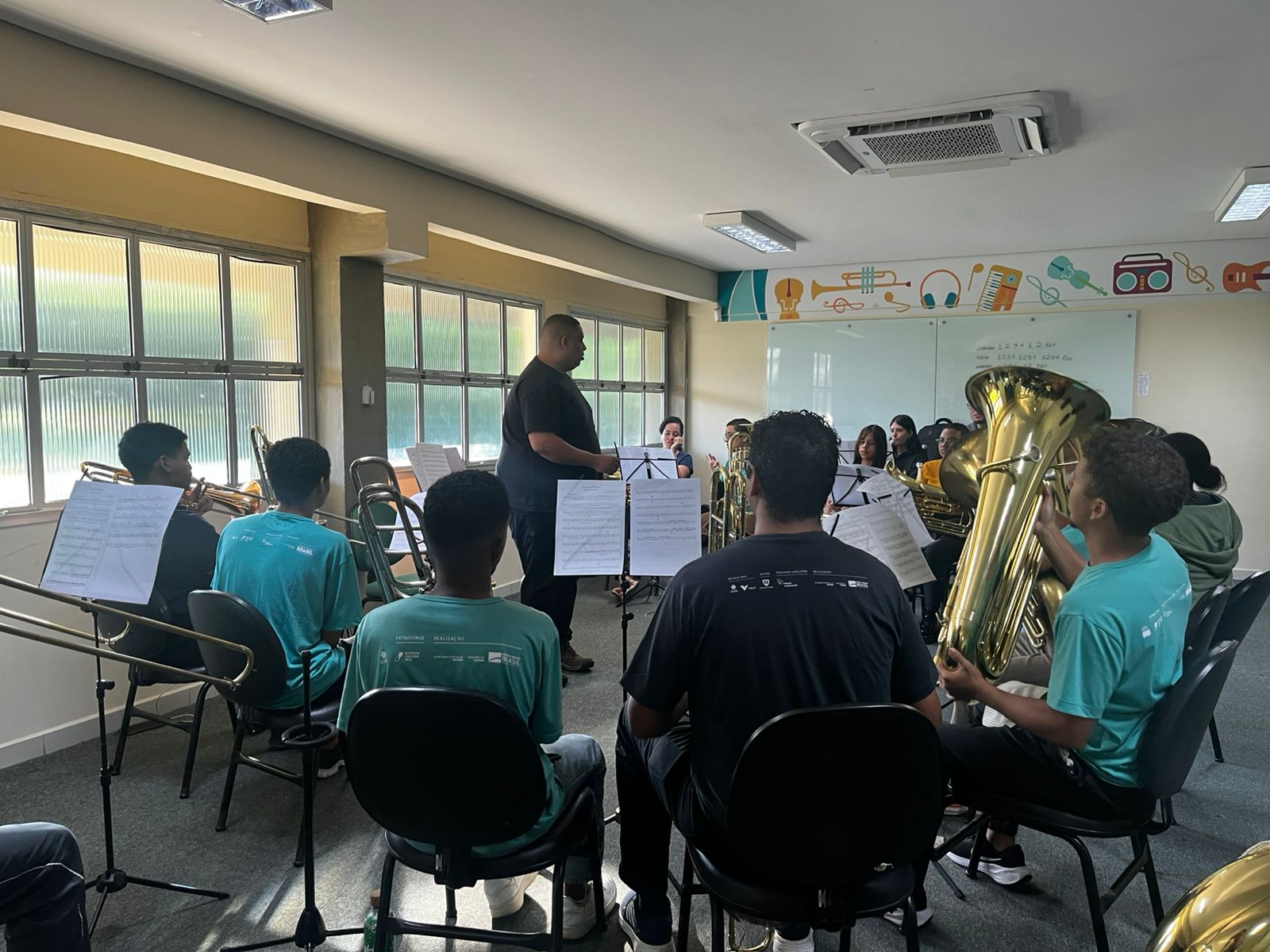 Alunos do Vale Música participam de oficinas com músicos de alta performance