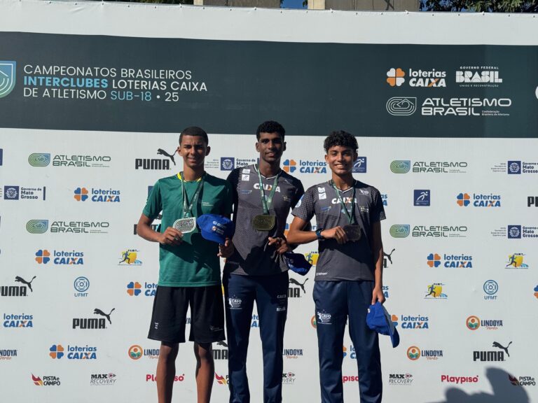 FOTO 2. Davi Gabriel Bastos da Silva, primeiro da esquerda para a direita, no pódio do Campeonato Brasileiro Sub-18 de Atletismo em Cuiabá