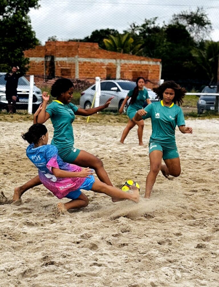 Educandos da Estação Conhecimento Serra participam de jogo de futebol na aldeia Tupinikim em Aracruz 01
