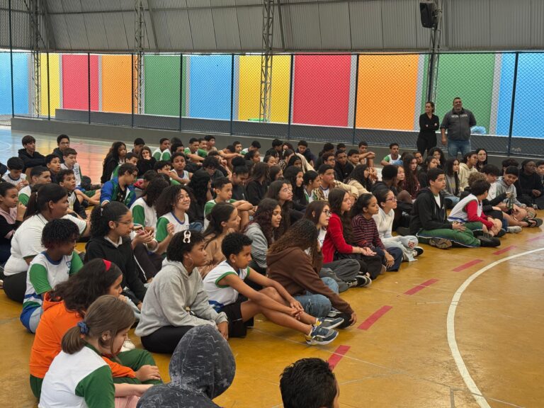 Palestra de atletas paralímpicos da Estação Conhecimento Serra na Escola Dr. Hélio Ferraz.jpg 01