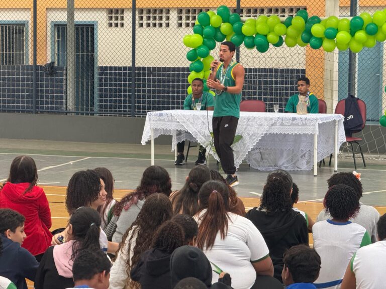 Palestra de atletas paralímpicos da Estação Conhecimento Serra na Escola Dr. Hélio Ferraz.jpg 02