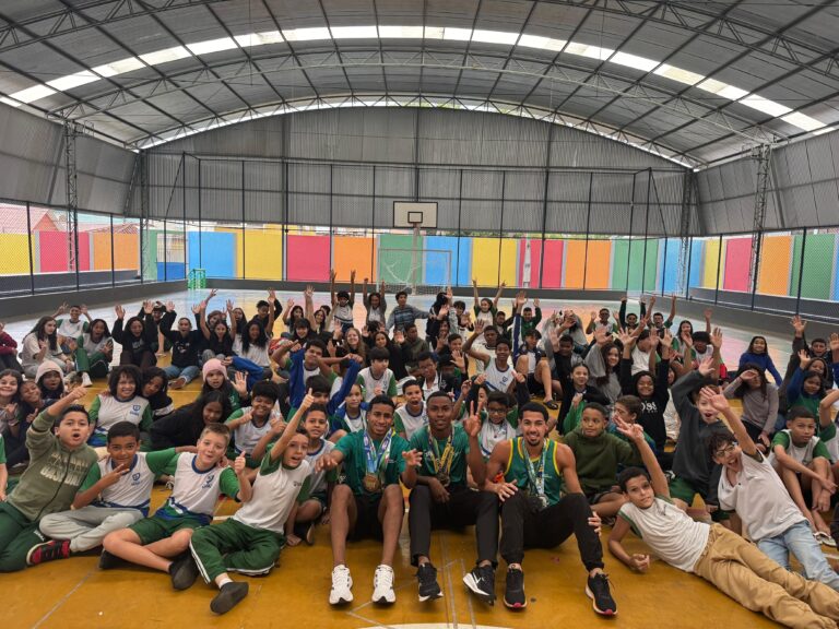 Palestra de atletas paralímpicos da Estação Conhecimento Serra na Escola Dr. Hélio Ferraz.jpg Foto divulgação