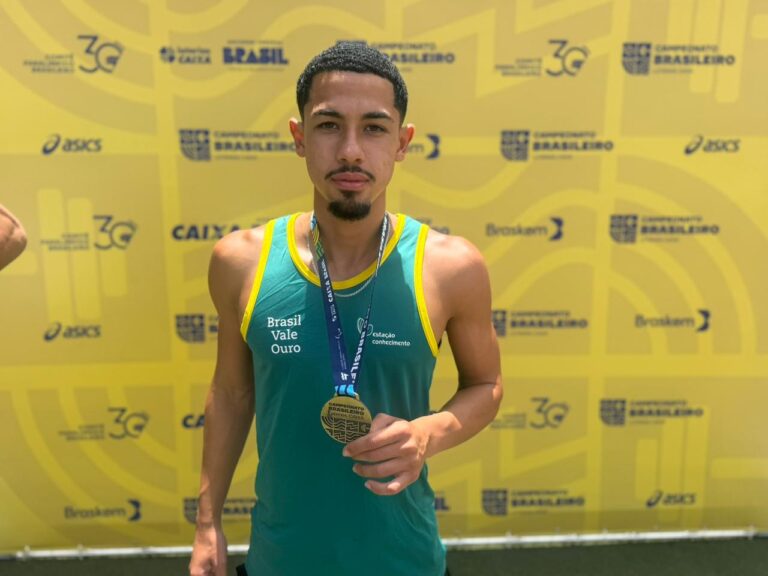Educando Glauber Pereira de Almeida, medalha de ouro no Campeonato Brasileiro Loterias Caixa de Atletismo Paralímpico Adulto, em SP