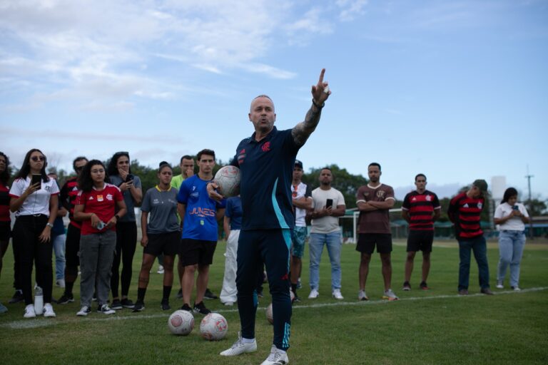 Segundo ciclo de atividades de formação de futebol feminino promovido pelo Clube de Regatas do Flamengo, em parceria com a Estação Conhecimento Serra e a Sesport (13)