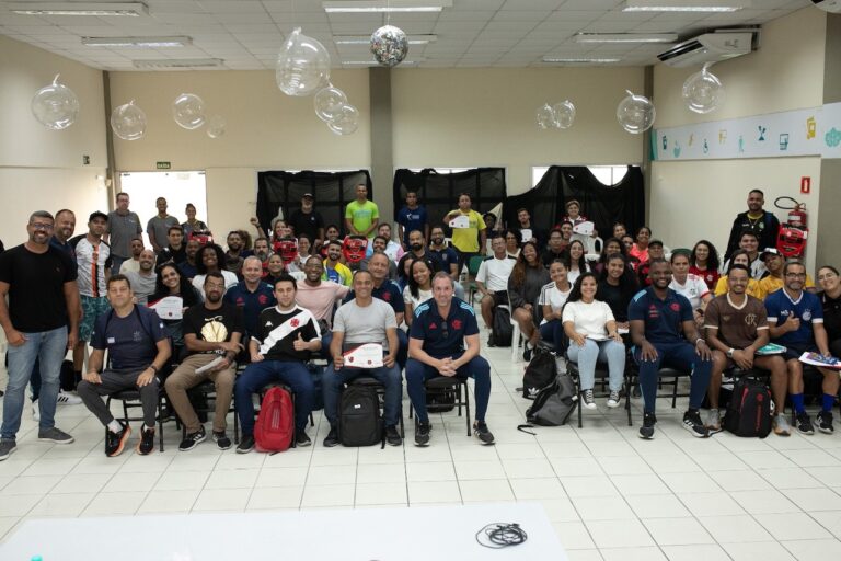 Segundo ciclo de atividades de formação de futebol feminino promovido pelo Clube de Regatas do Flamengo, em parceria com a Estação Conhecimento Serra e a Sesport (6)