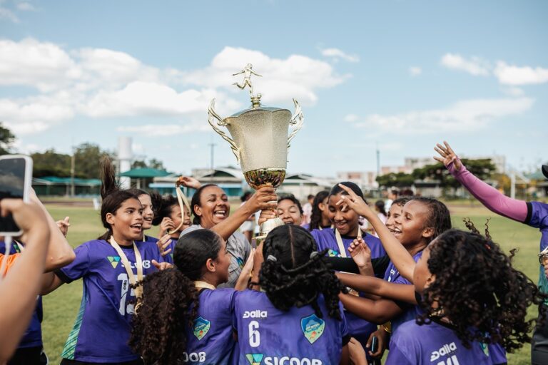 Segundo ciclo de atividades de formação de futebol feminino promovido pelo Clube de Regatas do Flamengo, em parceria com a Estação Conhecimento Serra e a Sesport