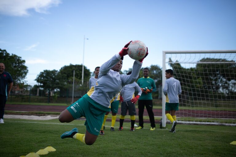 Segundo ciclo de atividades de formação de futebol feminino promovido pelo Clube de Regatas do Flamengo, em parceria com a Estação Conhecimento Serra e a Sesport (9)