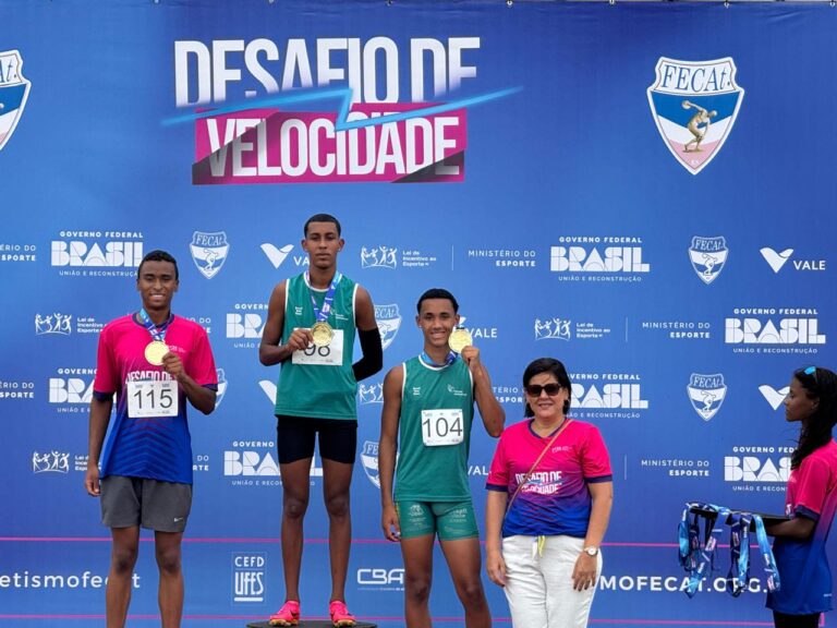 Brayan Silva Litig, atleta da Estação Conhecimento Serra, primeiro lugar no pódio