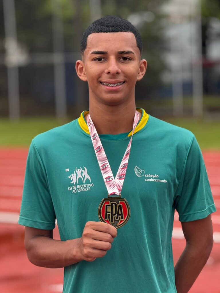 Educando de atletismo Davi Gabriel Bastos da Silva