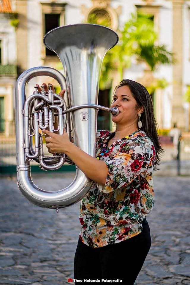 Iris Vieira, professora de tuba e eufônio