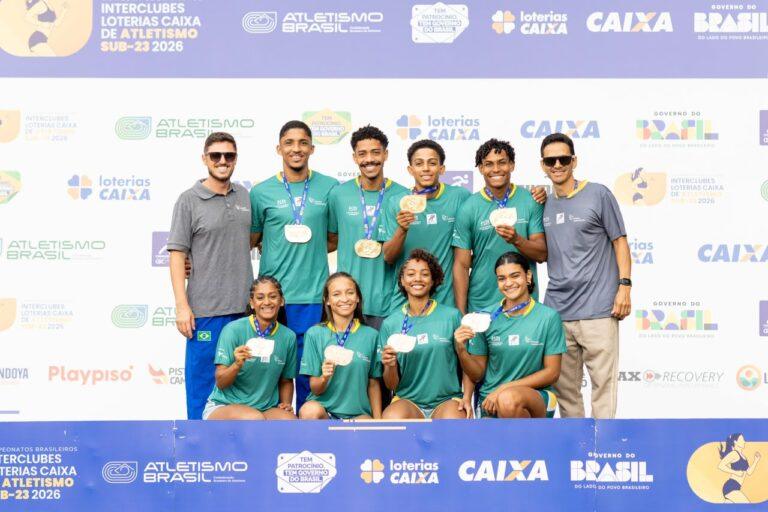 Equipe da Estação Conhecimento Serra no pódio do Campeonato Brasileiro Interclubes. Foto Lucas Dantas - Federação Capixaba de Atletismo