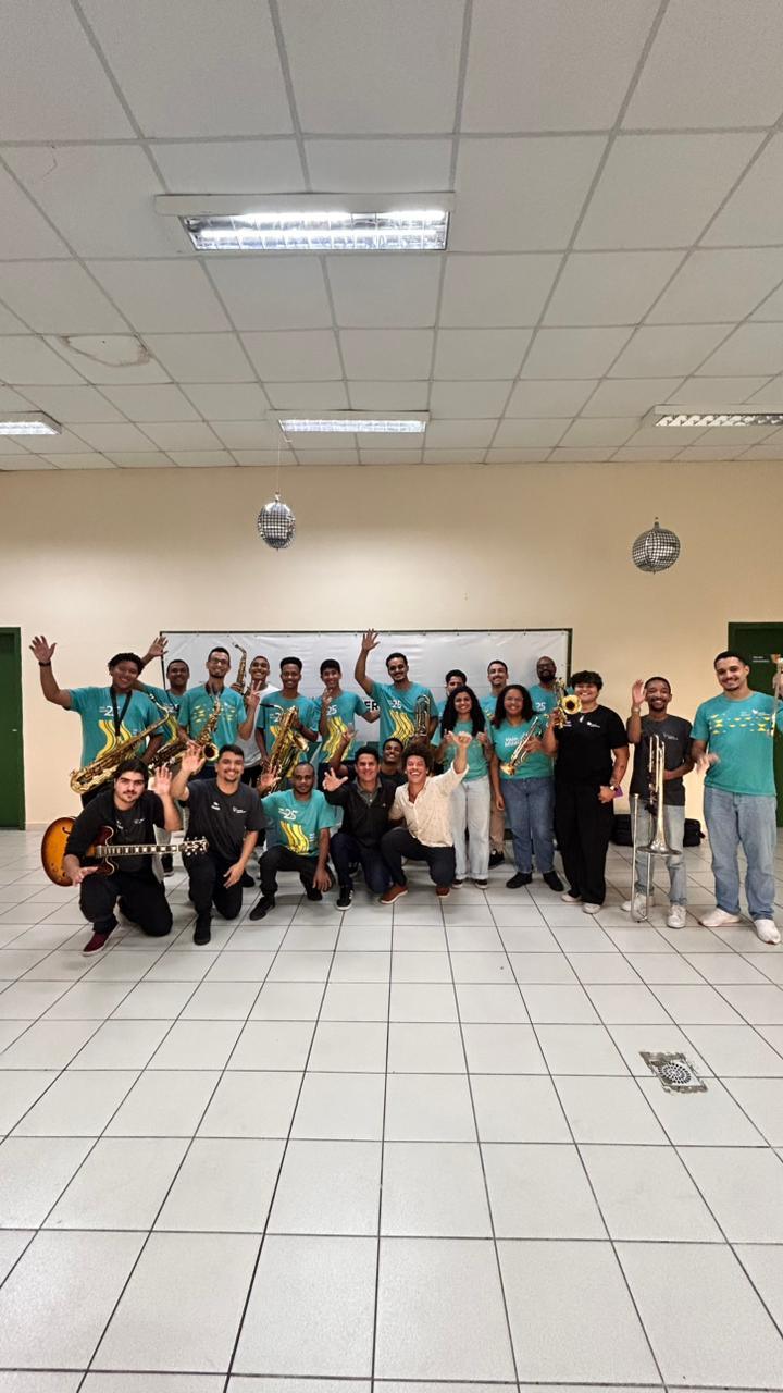Aulas de músicos da OSB para alunos do Projeto Vale Música ES na Estação Conhecimento Serra