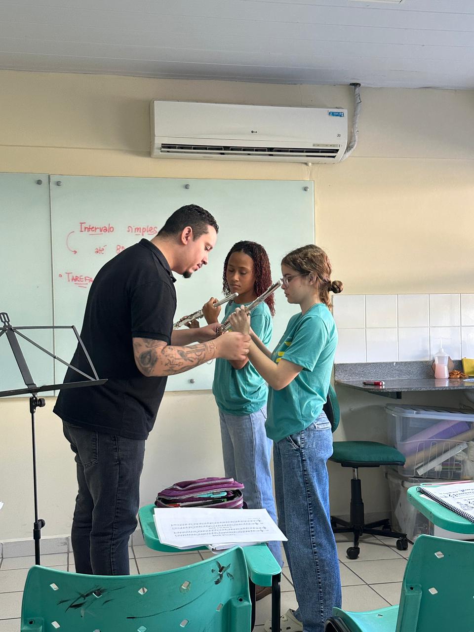 Integrantes do Projeto Vale Música Espírito Santo têm aulas com músicos da Orquestra Sinfônica Brasileira