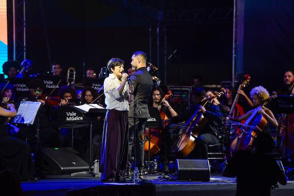 Data: 14/06/2026 - ES - Vitória - Orquestra Jovem Vale Música e os convidados Fernanda Takai, Roberto Menescal e Theo Bial, sob a regência do maestro Lucas Anizio - Foto: Gabriel Lordello/Mosaico Imagem